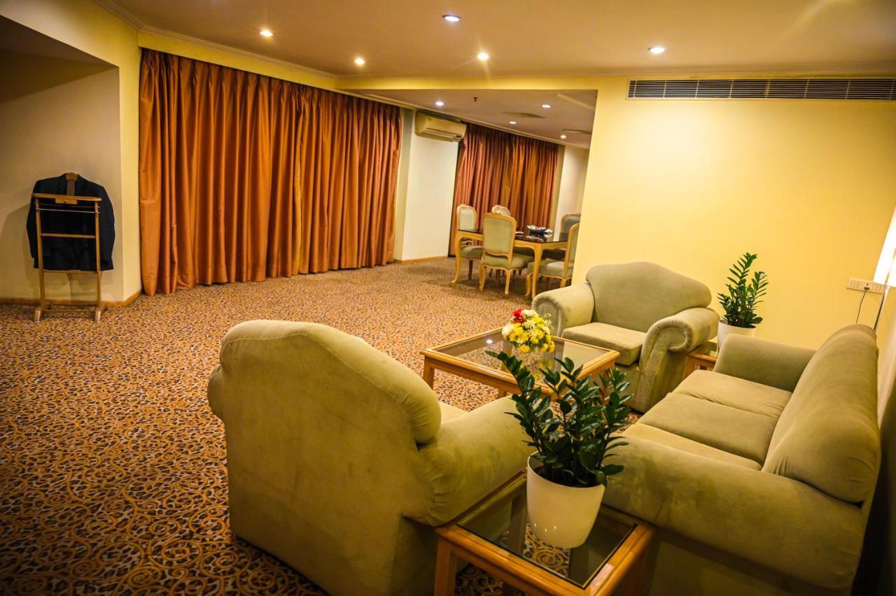 Katriya Hotel And Tower Haïdarabad Extérieur photo