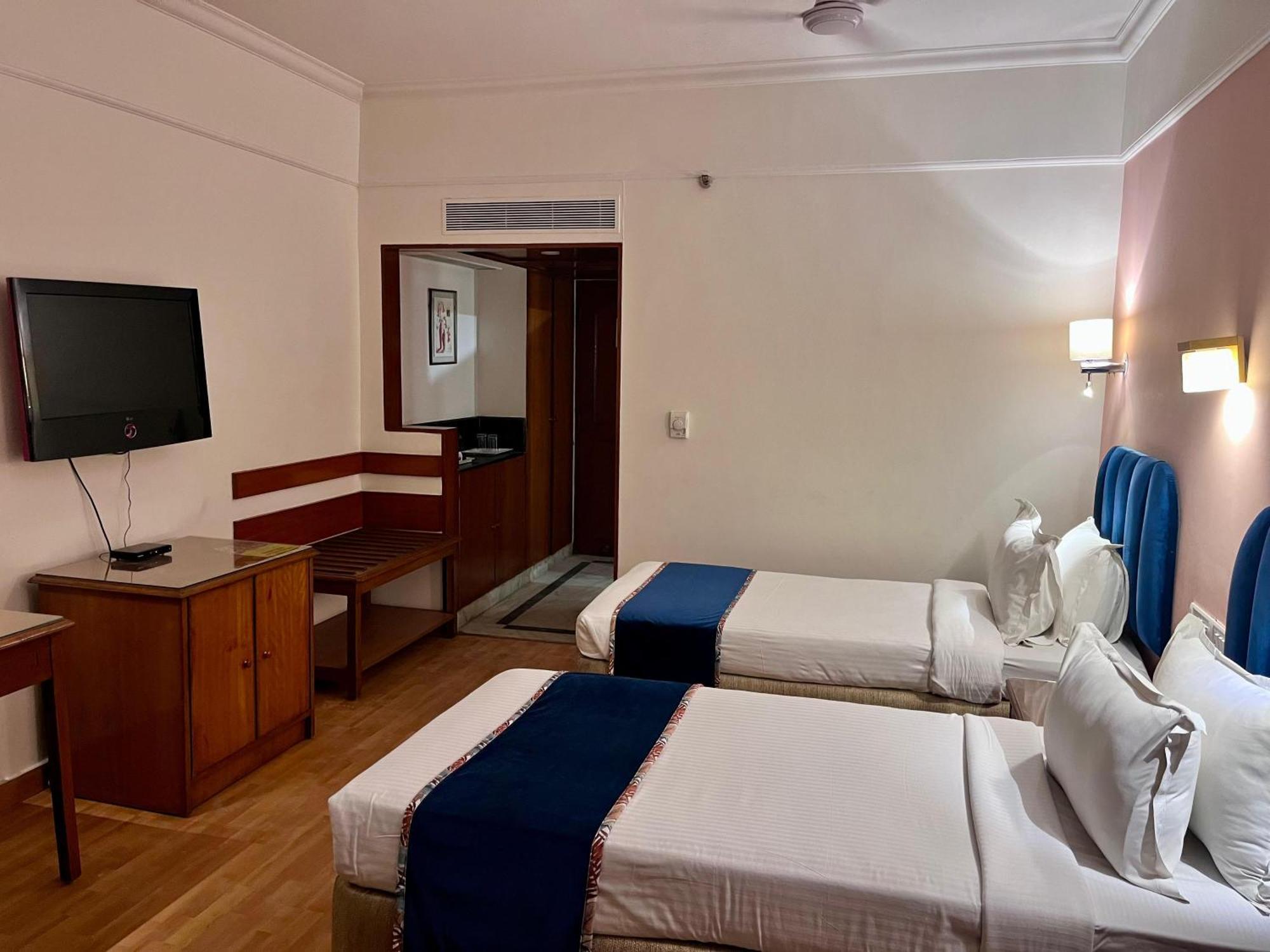 Katriya Hotel And Tower Haïdarabad Extérieur photo