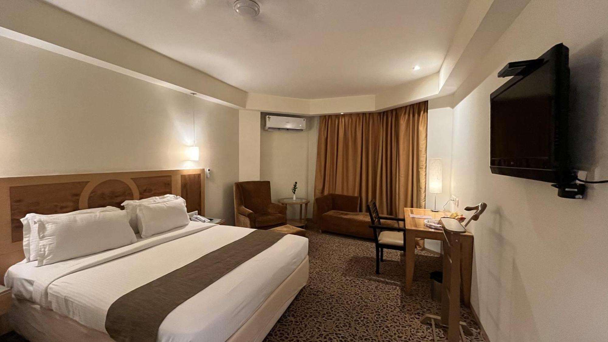 Katriya Hotel And Tower Haïdarabad Extérieur photo