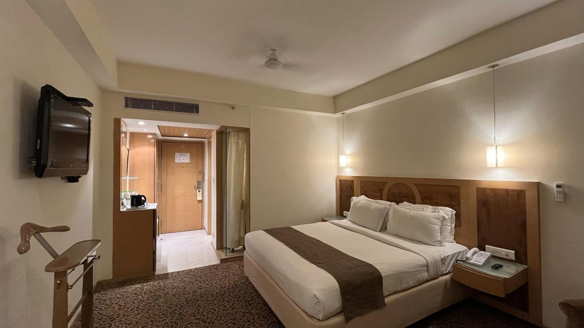 Katriya Hotel And Tower Haïdarabad Extérieur photo